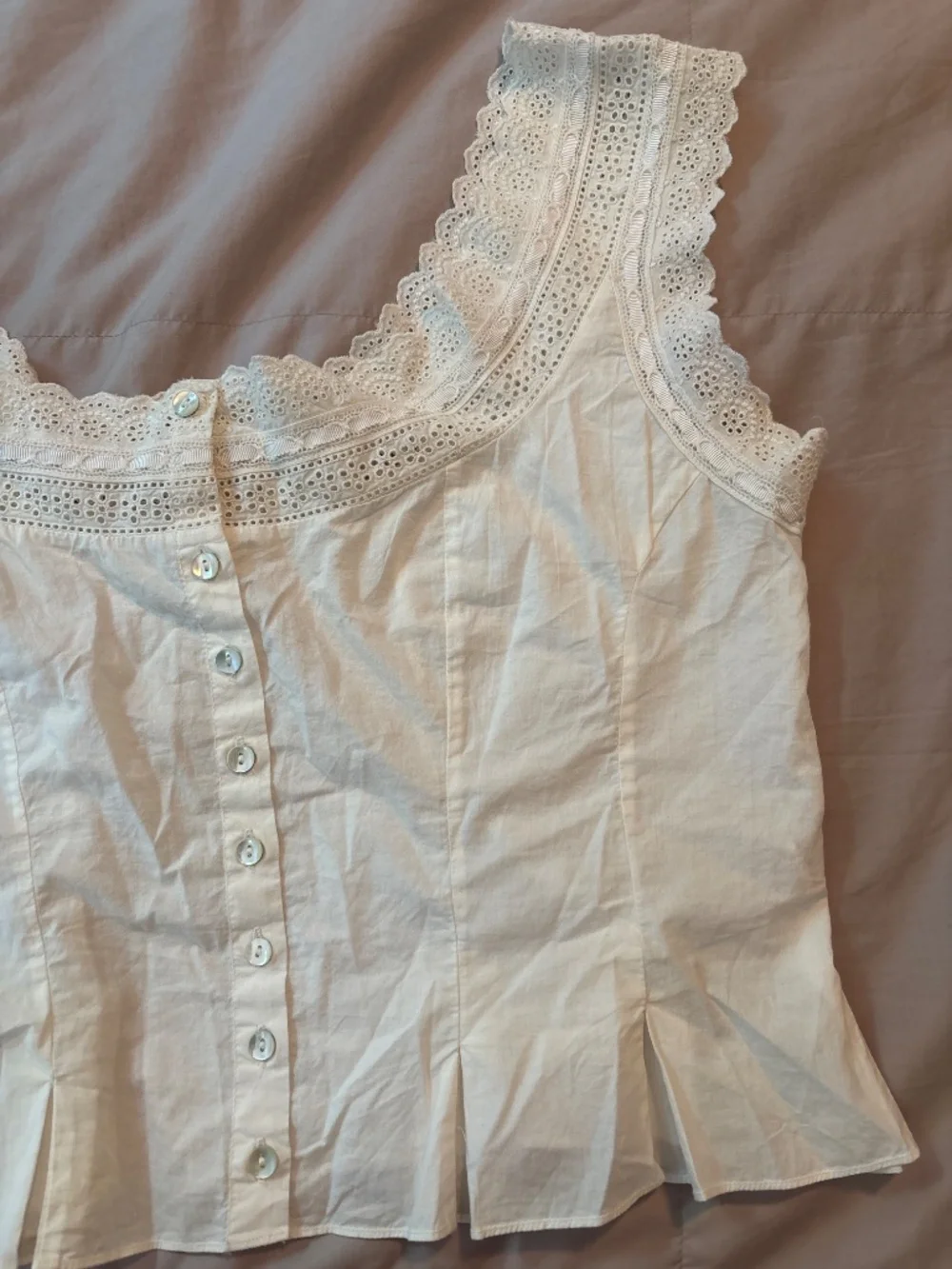 Doen Cream Eyelet Lace-Trim Button Front Cropped Top - Picture 14 of 16